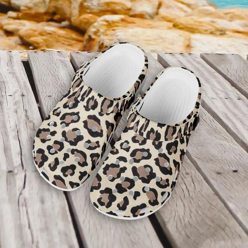 Pantofole elviswords sandali buchi casual sandali 3d leopardo spiaggia scarpe da ginnastica da camminata femmina segnalino