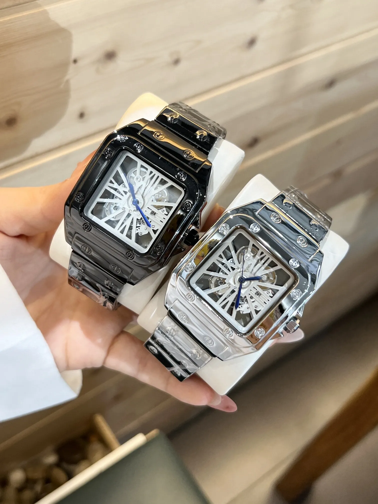 New Arrival High Quality Watch Classic Quartz Movement Designer Watch with calendar Transparent bottom Stainless steel bracelet Skeleton Keith Face 090 method