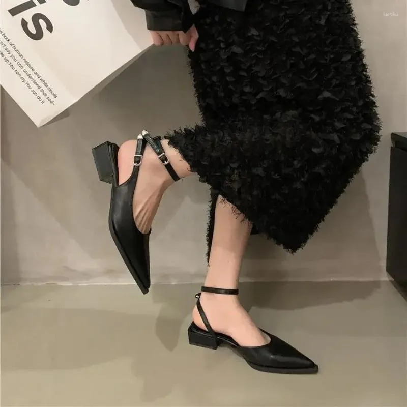 Tannocchia casual per bloccare le scarpe da ufficio Ladie nere estate 2024 calzature sexy sandali puntati di punta donna comoda ed elegante tendenza