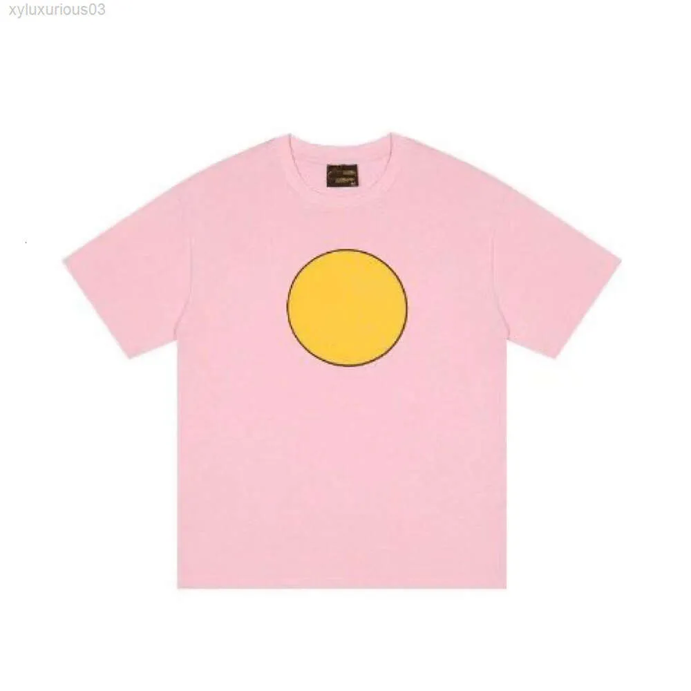 Tshirt pour femmes a dessiné un t-shirt de base de haute qualité de haute qualité pour les hommes et les femmes couple t-shirt smiley visage imprimer oversize version étoile manche mode