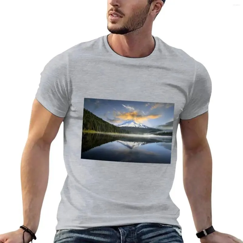 Tabbour des hommes Hood à Trillium Lake 2 T-shirt Vêtements esthétiques hippie