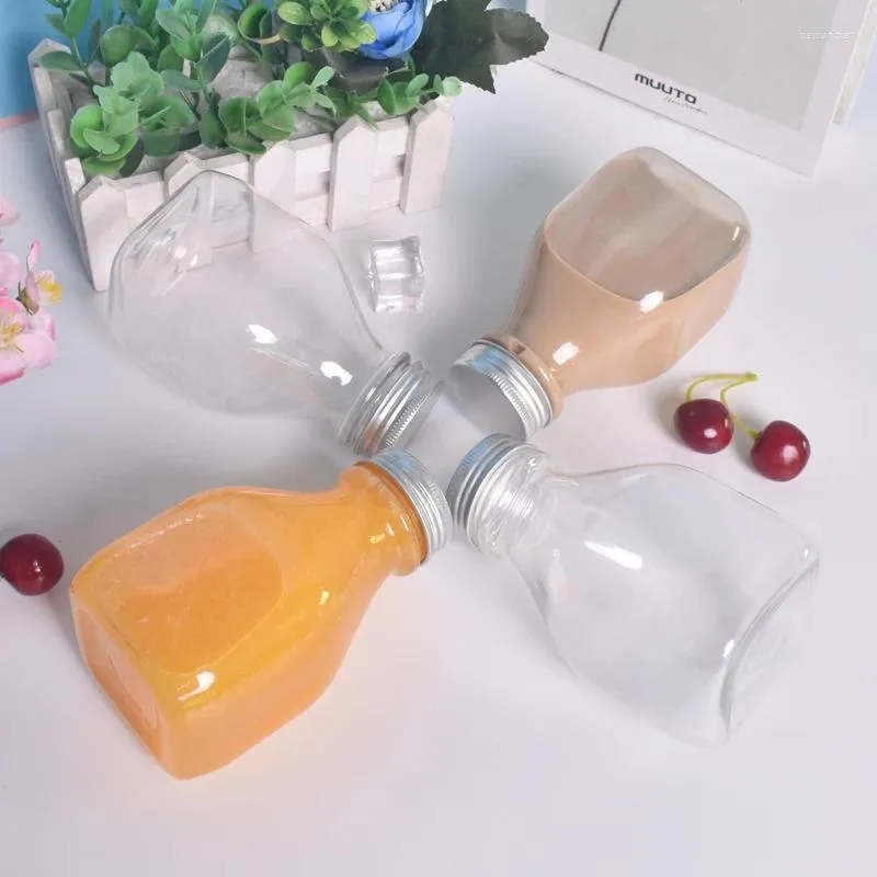 Engångskoppar sugrör 10st Creative Milk Tea Bottle Plastic Transparent Pet Cold Drinks Cup med lock Takeaway Packaging Juice 300 ml