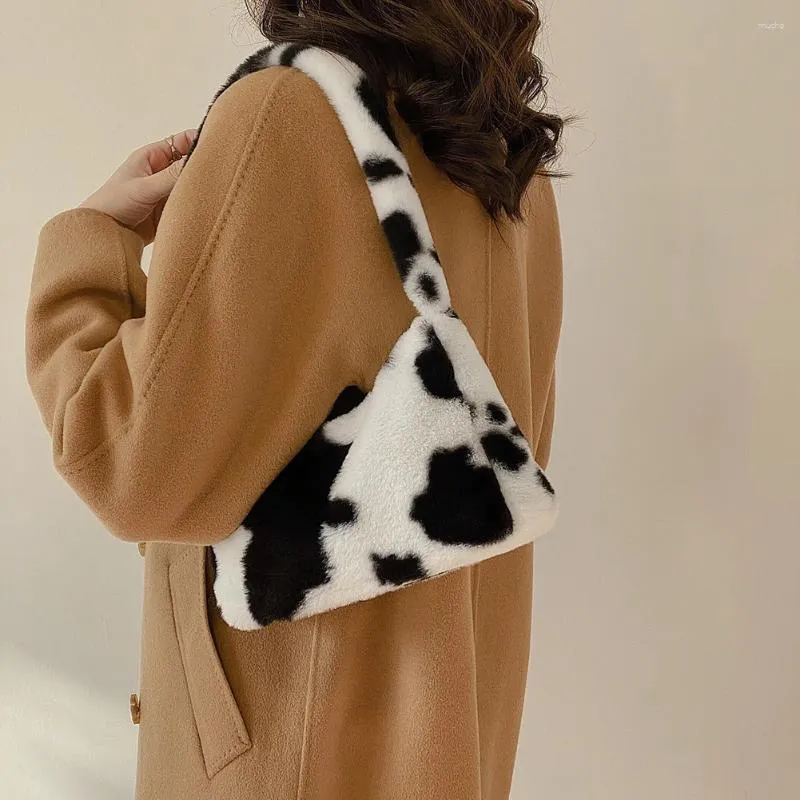 Sac 2024 Fashion Femmes Winter Cow Imprimer des sous-bras Sacs Léopard rose en peluche Petite épaule Femelle Tote moelleuse chaude Bolsas
