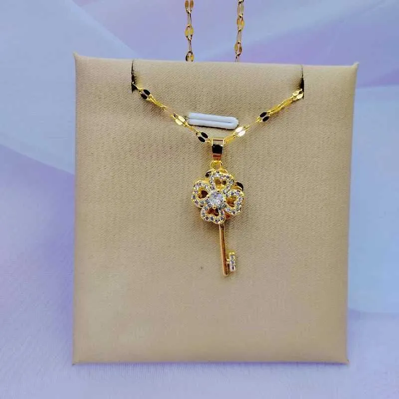 Colares pendentes clássicos de colar de porta-chave personalizados clássicos Moda de moda de luxo de luxo em forma de clavô em forma de coração pingente