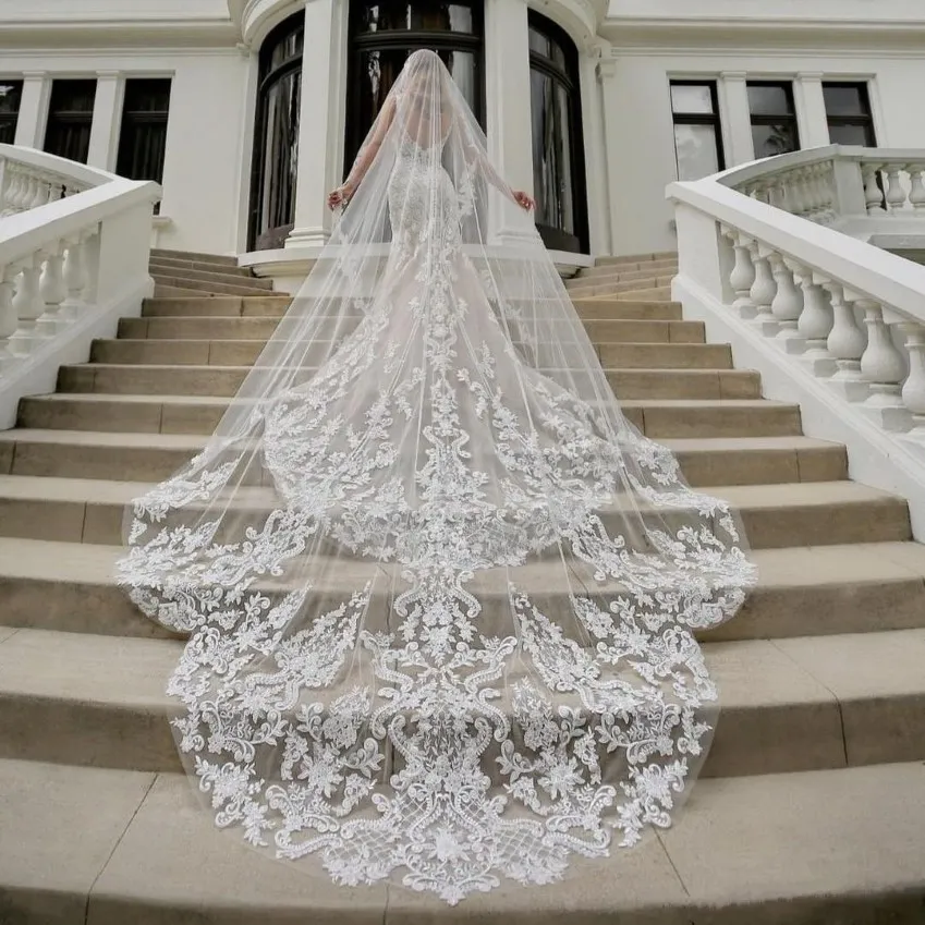 2020 Mode Hochzeitsschleier 3 m lange Kathedrale Länge Ein Schicht Spitze applizierte Kante Tüll Brautschleier für Frauen Haarzubehör 271f