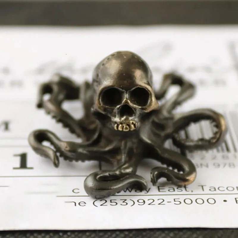 Mässing Retro Industrial Wind EDC Red Skull Octopus Animal Toy Small Ornament 240510