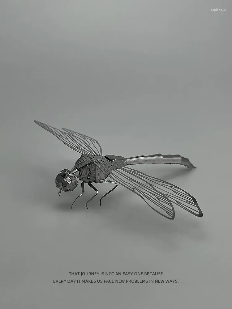 Figurines décoratives DIY Bionic Dragonfly Metal Jigsaw Décompression Creative Stéréo Modèle Affichage des cadeaux de bureau