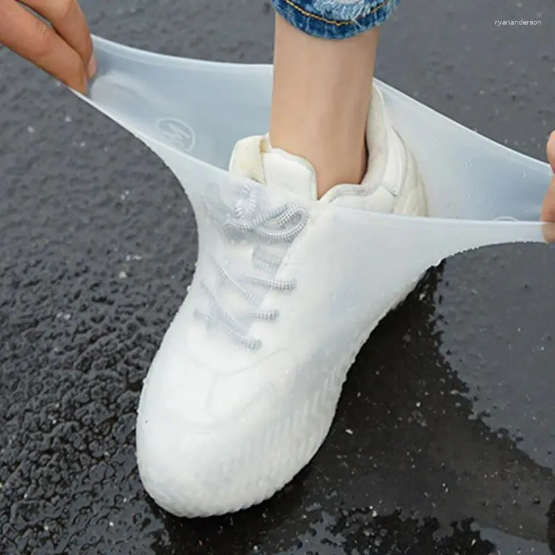 Basker återanvändbara vattentäta regnskor täcker silikon utomhus boot overshoes promenad tillbehör sko omslag 1pair