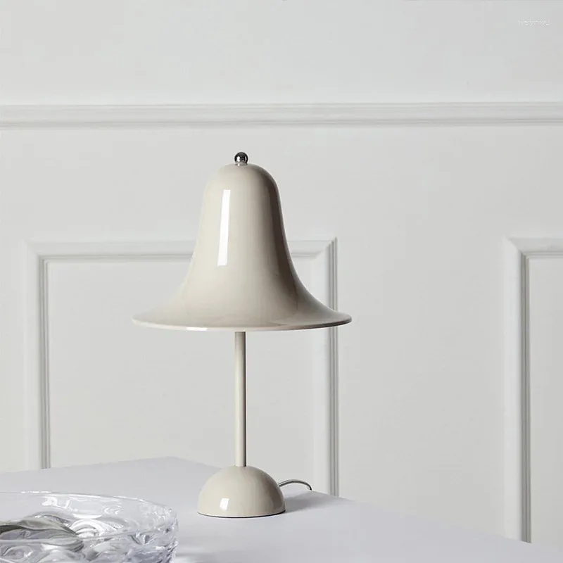 Lampes de table Bell Ins Bedside Lampe moderne Nordic Creative Minimalist Home Decoration Light Cafe Chadow Study Bar Bar Éclairage