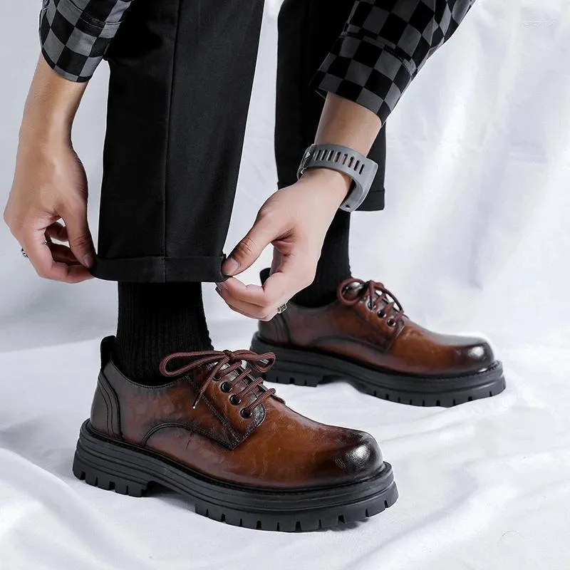 Scarpe casual Oxford italiano per uomini Lace Up Oxfords Designer in pelle abito in pelle rotonda per le dita dei derby classici formali da uomo