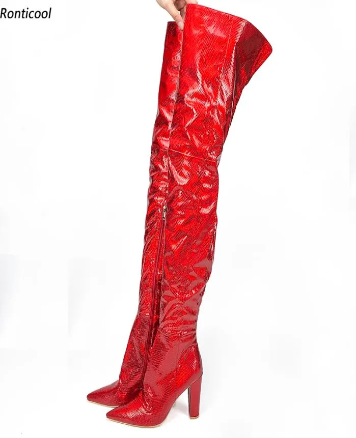Ронтические женщины Зимние бедро высокие ботинки с блок -каблуками змеиной рисунок заостренные пальцы великолепные красные клубы.
