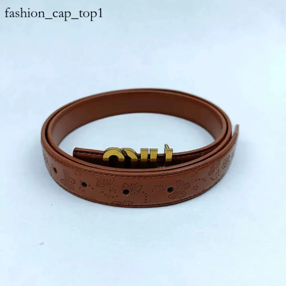 Varumärkesdesigner Mui Mui Belt Miui Belt Womens Belt Officiell webbplats 1 1 Samma högkvalitativa Cowhide Classic Gold Logo Letter Mens Mui Mui Högkvalitativt bälte 9eba