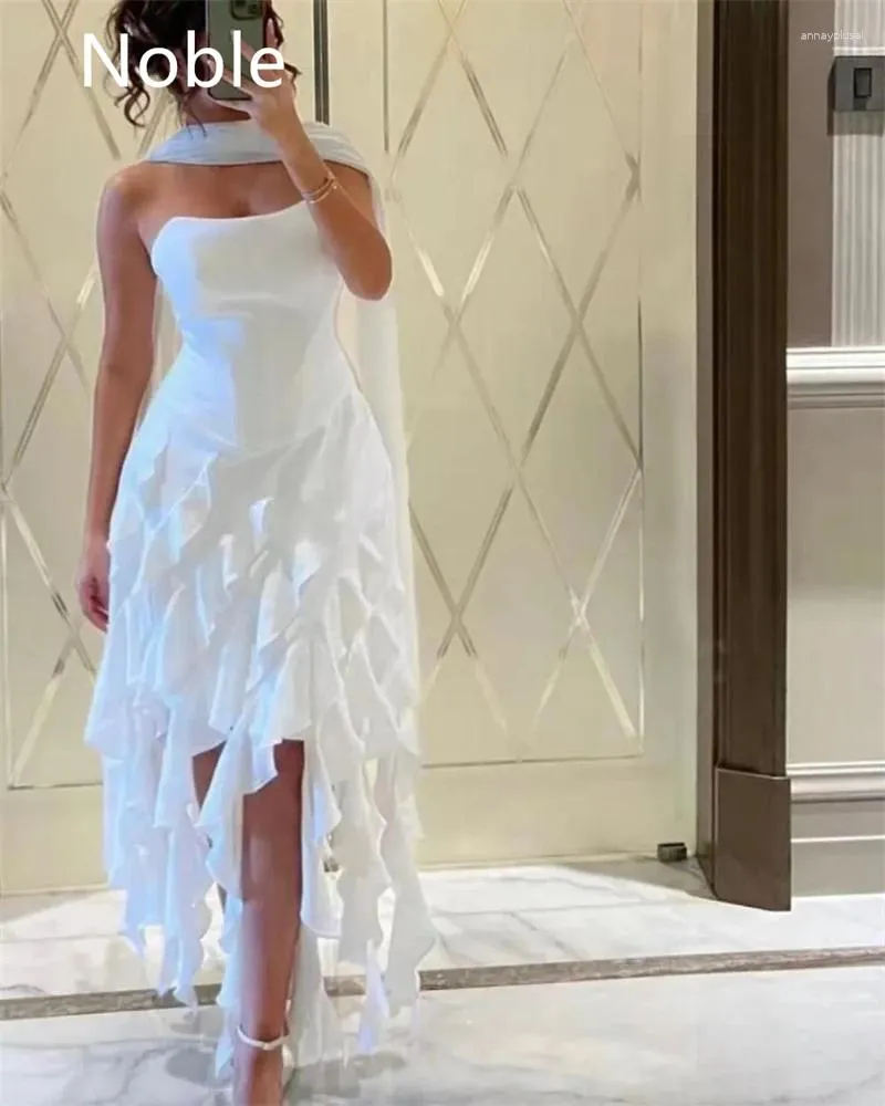 الحفلات الحفلات النبيلة بيضاء الحمالات الرموز ، شكل فستان الشريط مع طول الركبة المساء الصيف أنيقة للنساء 2024