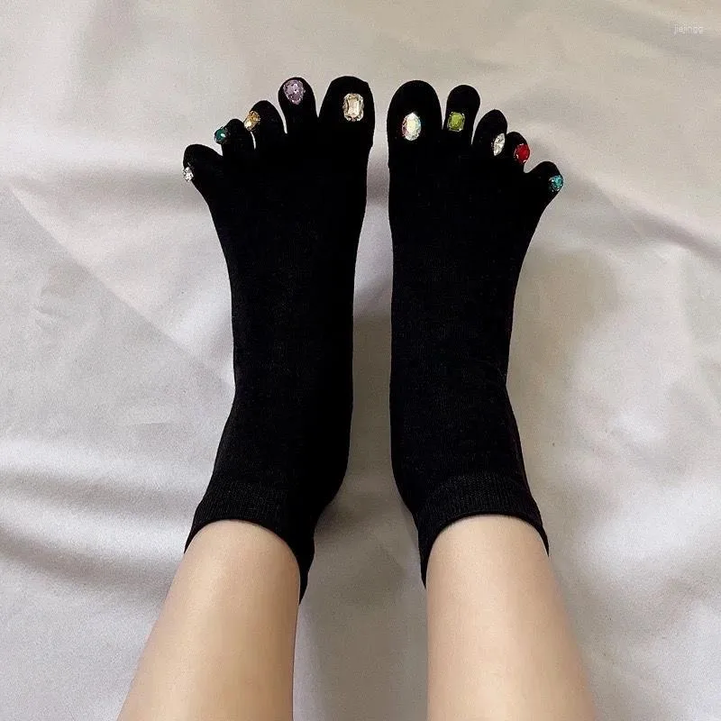 Femmes chaussettes fashion cinq diamants doigts cloue hommes printemps été drôle mignon toe divisé toe bas doux respirant créatif mid-socks