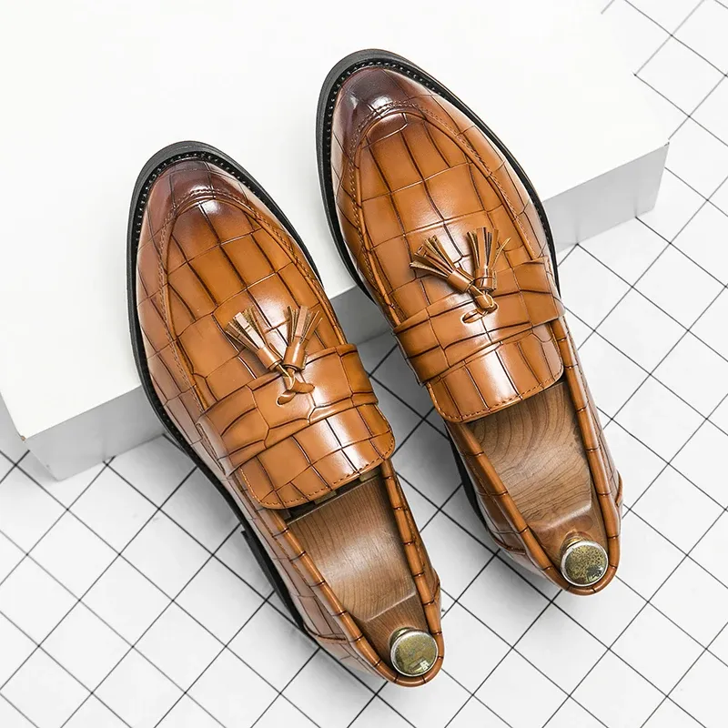 Mäns formella skor Tassel Casual bekväma skor svartbrun mode elegant kostymskor stor storlek 38-46