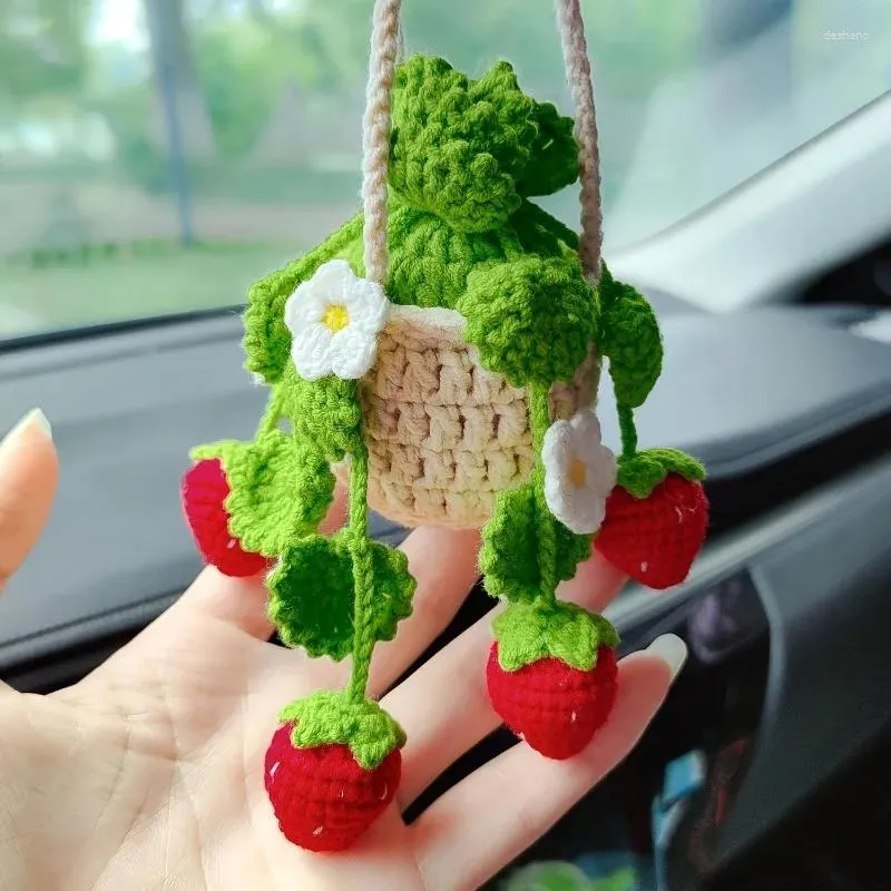 Party Decoratie Handgekleurde Strawberry Car Pendant interieur Mirror Decoratieve handgeweven Handgeweven schattige creatieve breiencijfer Accessoires