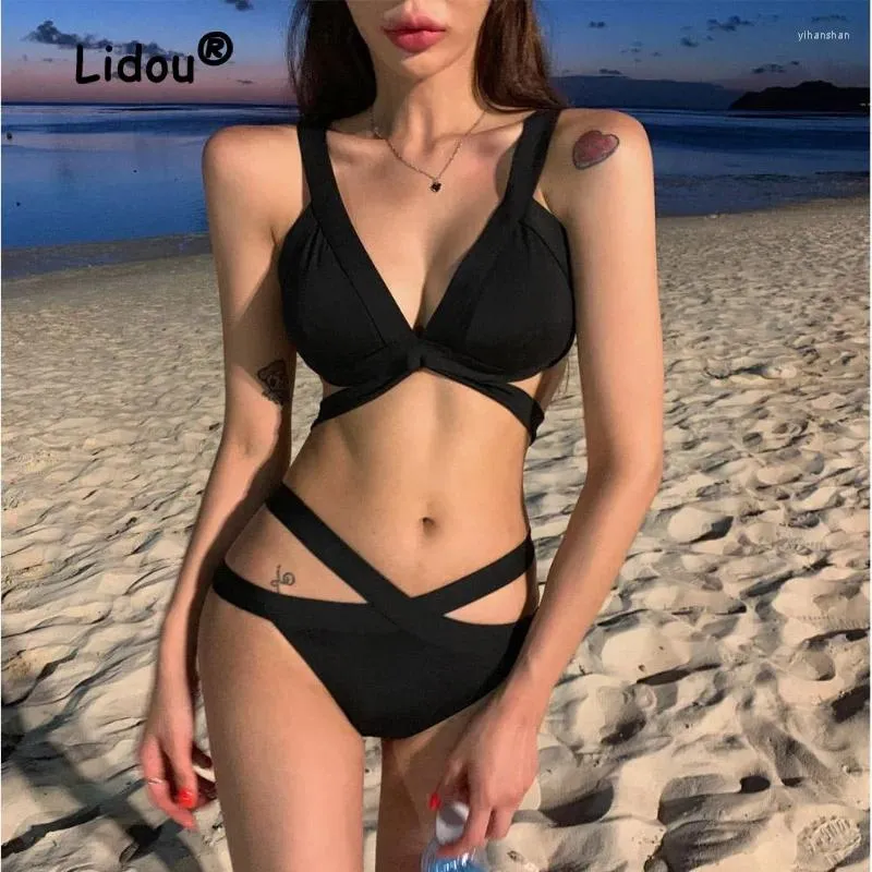 Menas de banho feminina Terno de natação feminino Summer Passe as férias de uma noite européia e americana sexy de três pontos Biquíni Body Black Swimsuit