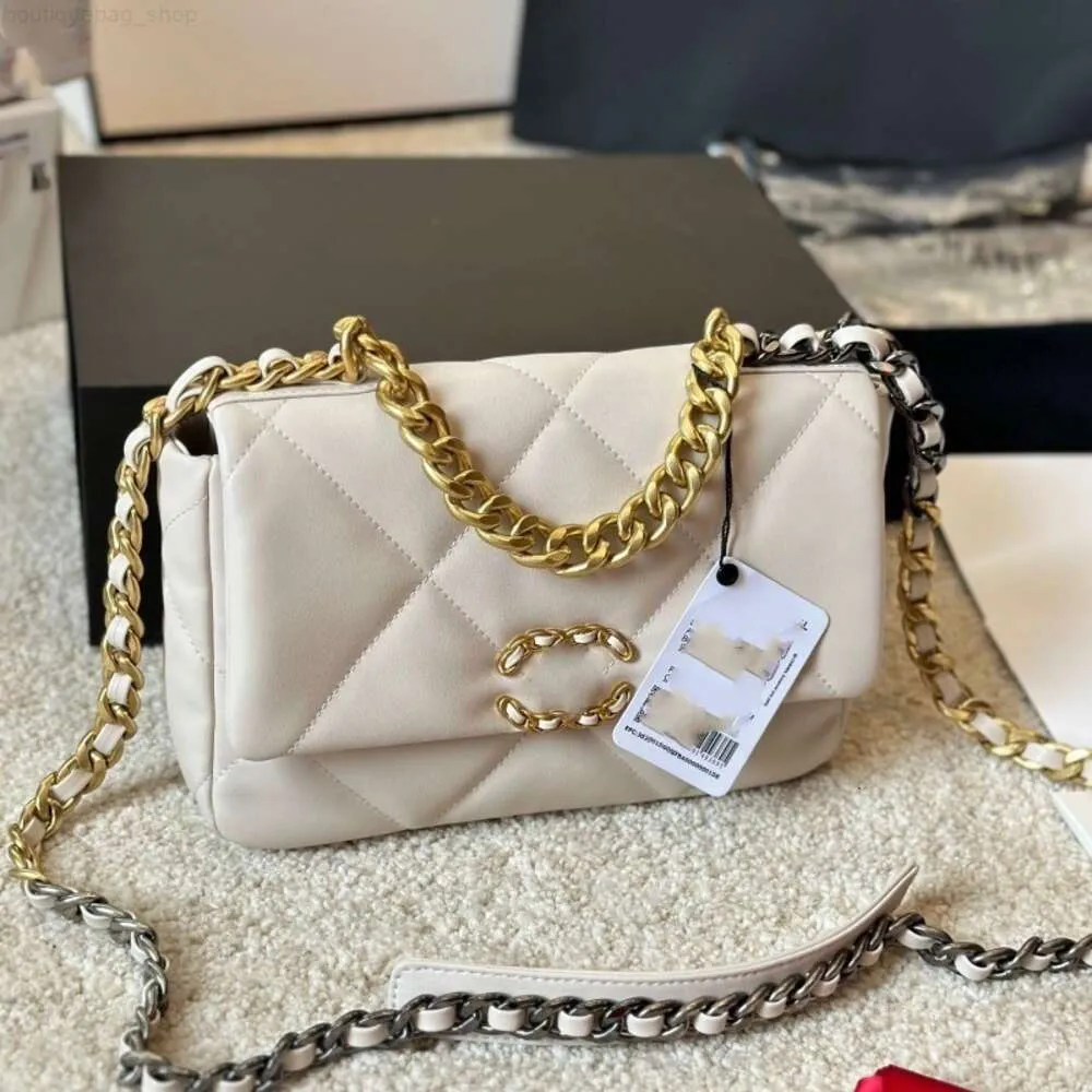 Handbag Designer Brand Women's Bag Light Soft Texture Goat Skin Combined with Diamond Check Design Tofu Bag Single Shoulder Crossbody Chain Cloud Women's Mommy03R3