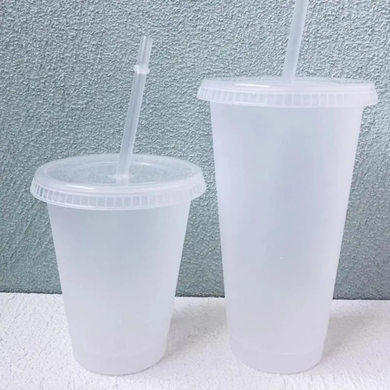 Engångskoppar sugrör 5 st/set 500 ml/700 ml vatten kopp mat klass anti-deform pp halm med lock bärbar plast