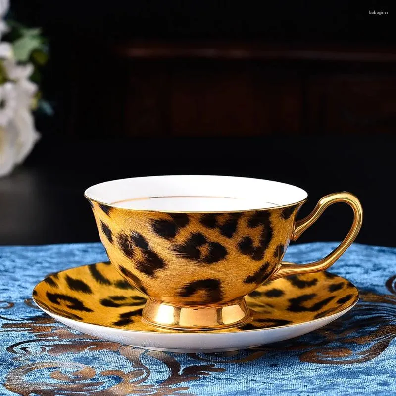 Cups Saucers 2024 Yaratıcı Hediyeler Leopardcoffee Çay Kupası ve Set Seti Kemik Çin öğleden sonra