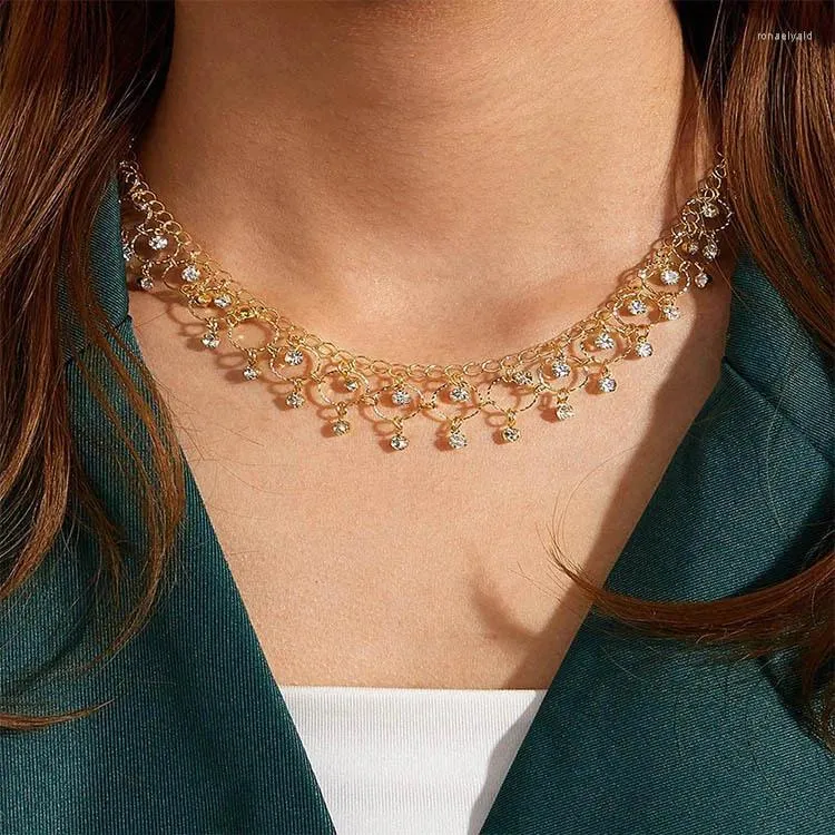 Instagramスタイルの性格を持つ女性向けのジルコニア水滴のネックレスを販売するチェーン幾何学的なタッセル鎖骨チェーン