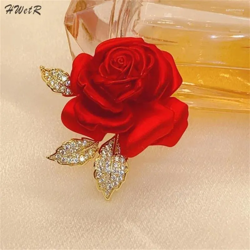 Broches 1pcs Temperament Rose Rose Brooch High Und Suit Accessoires Pins pour femmes Vêtements à la mode Design exquis