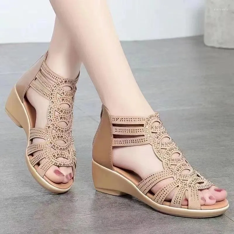 Sapatos casuais de verão feminino peep dedo sandálias oco para mulheres romanas, cunhas ao ar livre moda saltos baixos senhoras