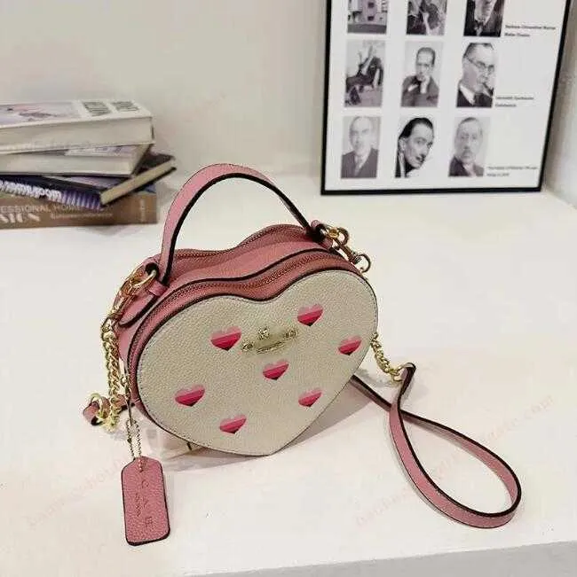 Classic Womens Bag Cute Heart-moving Striped Messenger Bags New Presbyopic Love Box C00206 MUMD