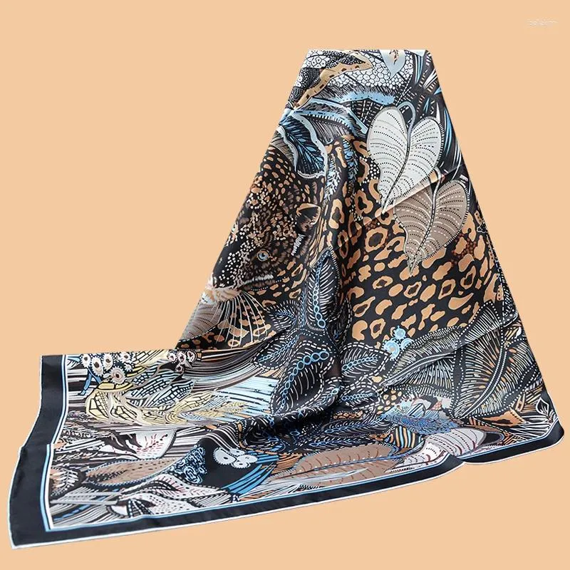 Swarves Huajun 2 Store ||Réapproche de la soie "de la Forest Leopard" 90 avec peinture en aérosol en sergé et couture faite à la main