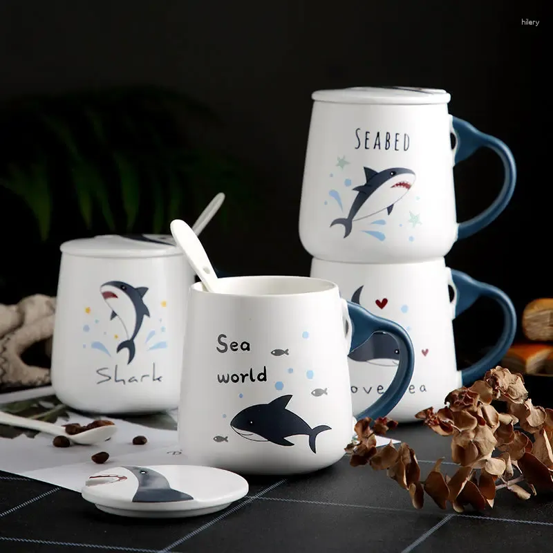 Tasses à café Ensemble en céramique mignonne 460 ml d'eau de dessin animé de style japonais avec couvercle couple de lait kawaii jus de lait