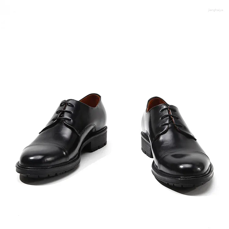 Marchio di scarpe casual oxford per uffici maschile allacciano in cuoio con il derby.