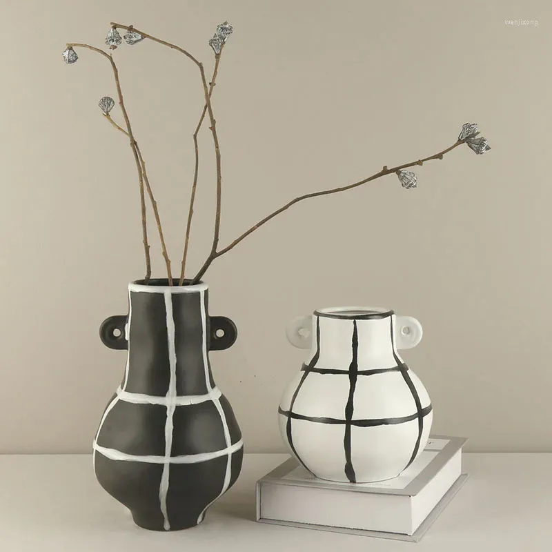 Vase Nordic Ins黒と白の手塗りセラミック花瓶の装飾品リビングルームデスクトップフラワーアレンジメントコンテナウェディングアート