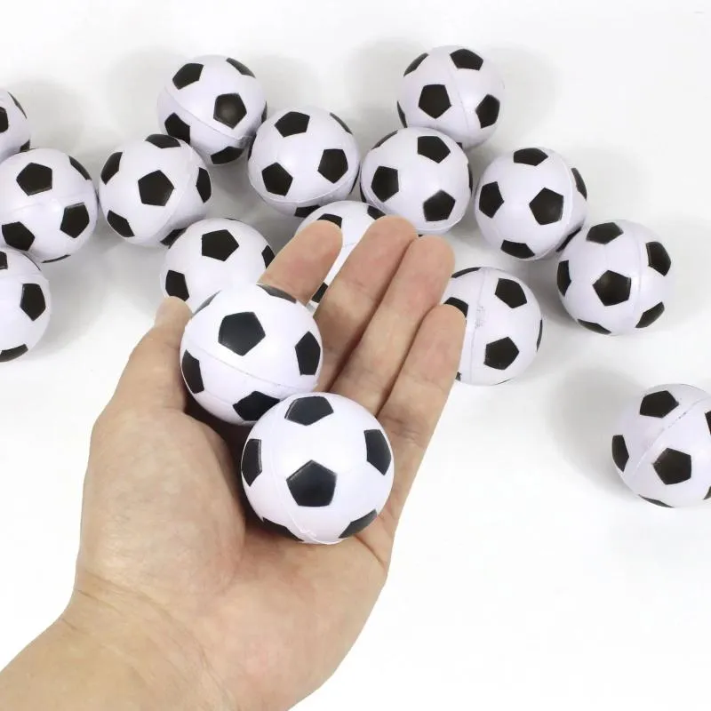 Favor de festa 8pcs engraçado 4cm futebol salto bolas saltadas brinquedo para crianças meninos futebol favores de aniversário pinata preenchimento