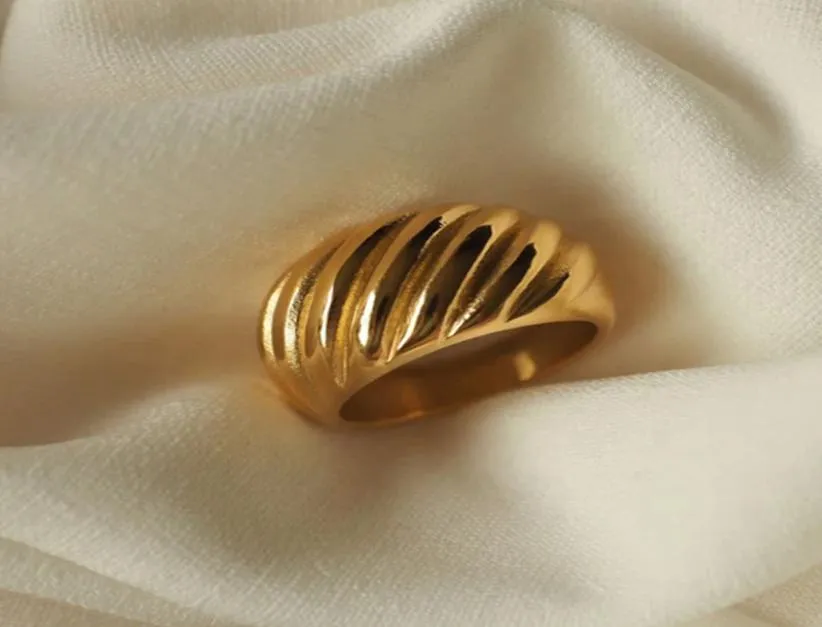 Ringar högklassig 316L rostfritt stål med 18k plätering plätering croissant chunky guld för kvinnor damer vintage ring7830892