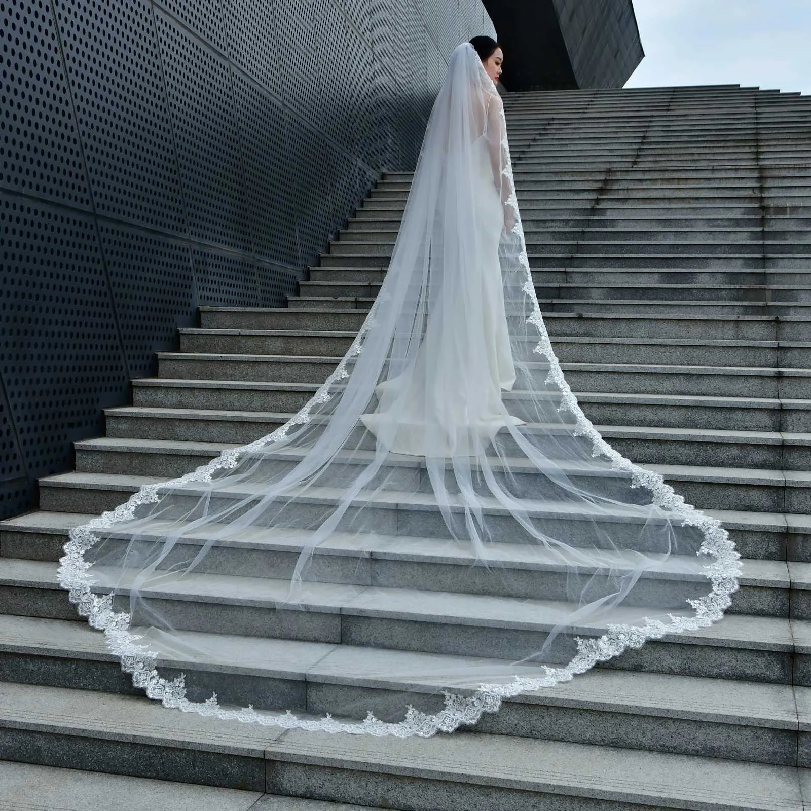 Hair Jewelry V152 Wide Veil Long Cathedral Bridal Veils 1 Tier 3M Lace Appliques Scalloped Edge Mantilla Tulle Wedding_voghion.com