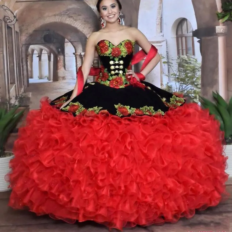 2022 Black and Red Sweet 16 Quinceanera Abites Sweetheart Remoidery Girl Girl Masquerade Dress Organza Bruffles Prom Party Gowns 188V