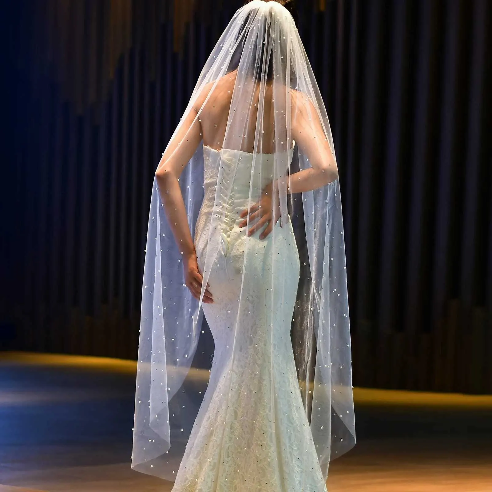 Biele svadobné šperky s trblietavým závojom, kamienkami a perlami, svadobný závoj, 1 úroveň, zmes kryštálov, korálkový tyl_voghion.com