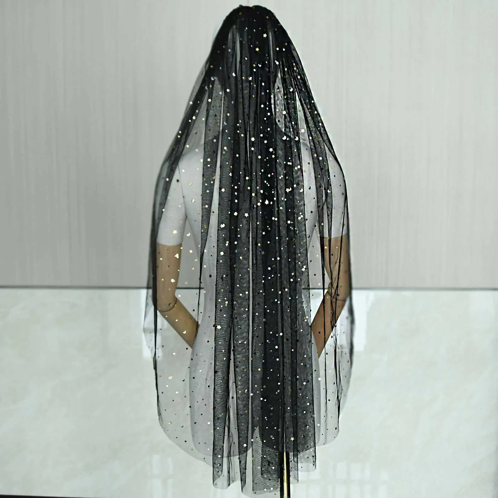 Sparkly Black Bridal Veil With Gold Star And Moon Details_voghion.com