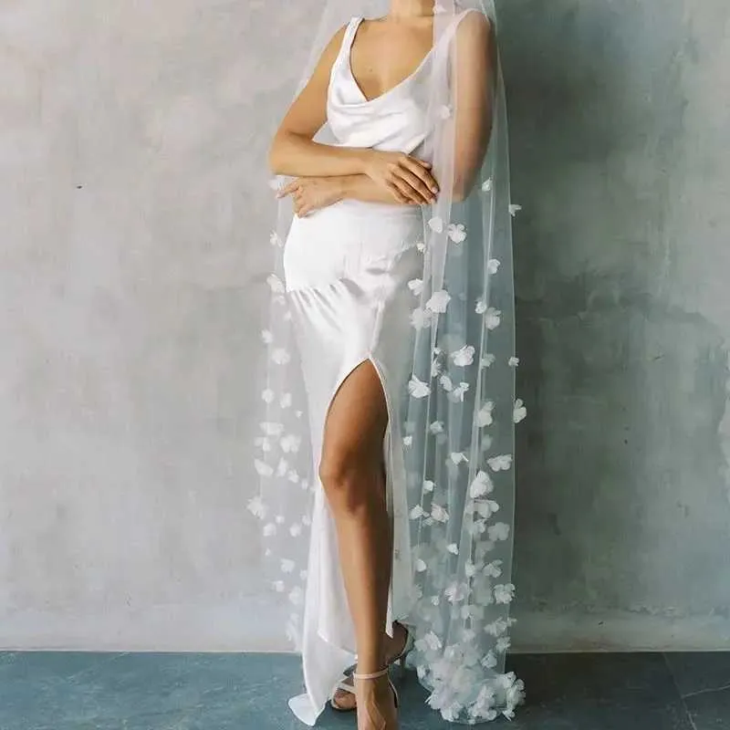 Gioielli per capelli V20s Un livello con fiori in tessuto Sparsi pizzo applique floreale Velo da sposa Fiore in organza 3D su sposa_voghion.com