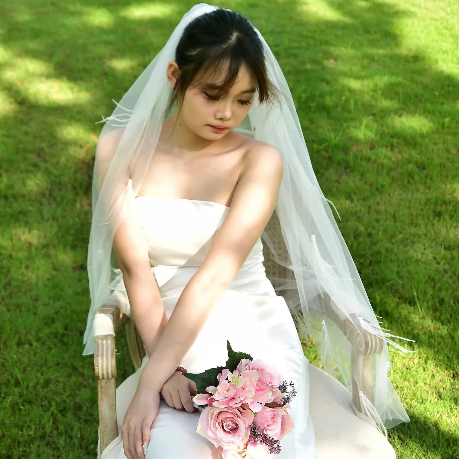 Brautschleier Mit Perlen Und Federn Aus Tüll Für Die Hochzeit_voghion.com