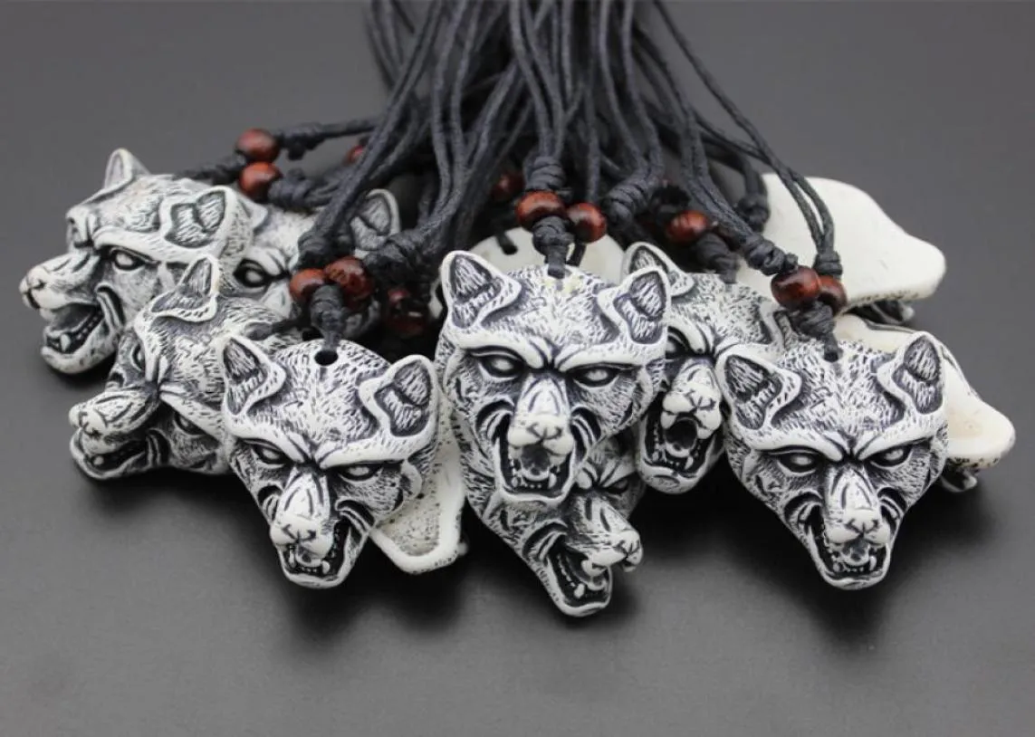 Cool 12pcs Boy Men039S Imitatie Yak Bot Canving White Wolf Head Hangers Amulets kettingen Geschenk MN3045663265