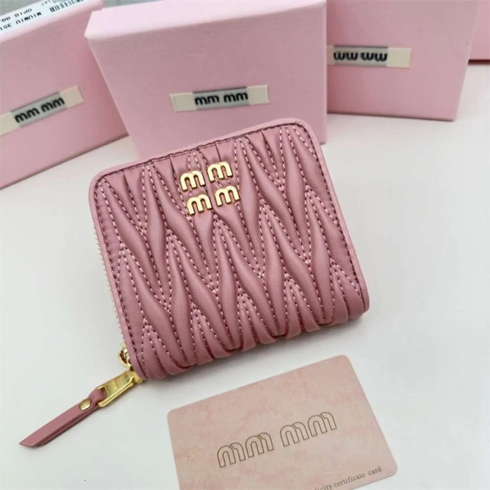 Дизайнерский кошелек высококачественный MM Мини -плиссированная маленькая сумка, популярная в Интернете для женщин, модная короткая сумка для смены рот красный пакет кожа