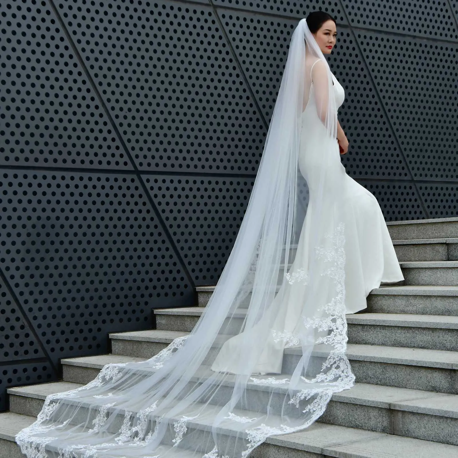 Bijoux de cheveux V67 voiles longs Style cathédrale dentelle brodée patch voile de mariage 1 niveau accessoires de robe de mariée pour_voghion.com