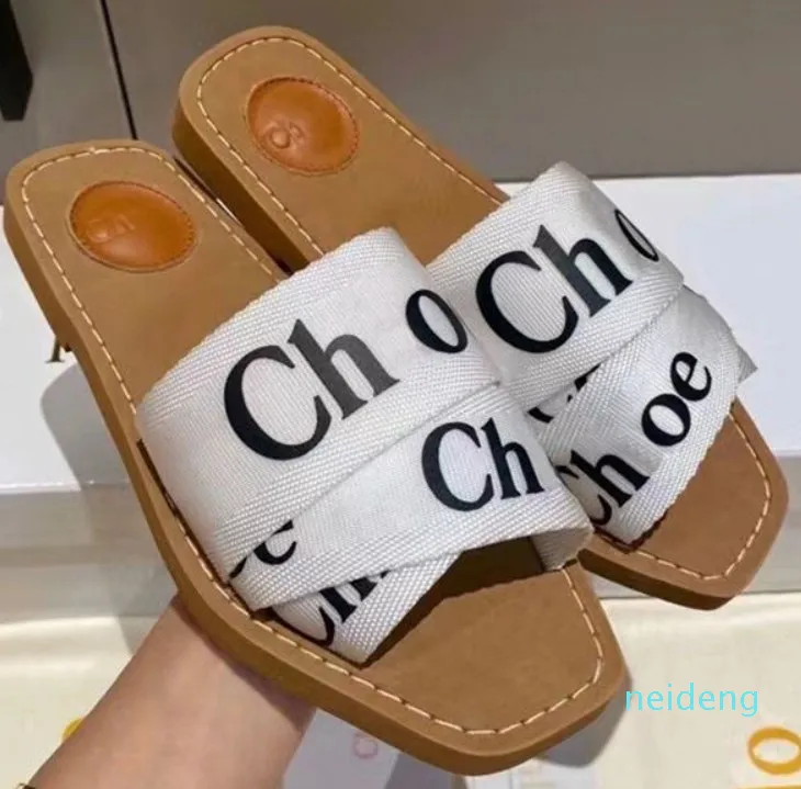 Designer -Sandals Donne Sandalo Woody Flat Mule Slide Slide Beige Bianco Black Black Pince Lettering Fuzzy Pelliccia Fuzzy Womens Summer Scarpe da estate