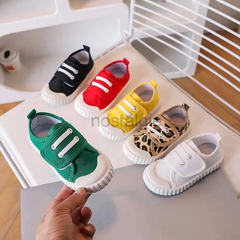 Sneakers sportschoenen kinderen kleurrijke canvas schoenen babyjongens en meisjes merk kinderen ademende en niet -slip zapatos casual indoor blote voeten schoenen d240513