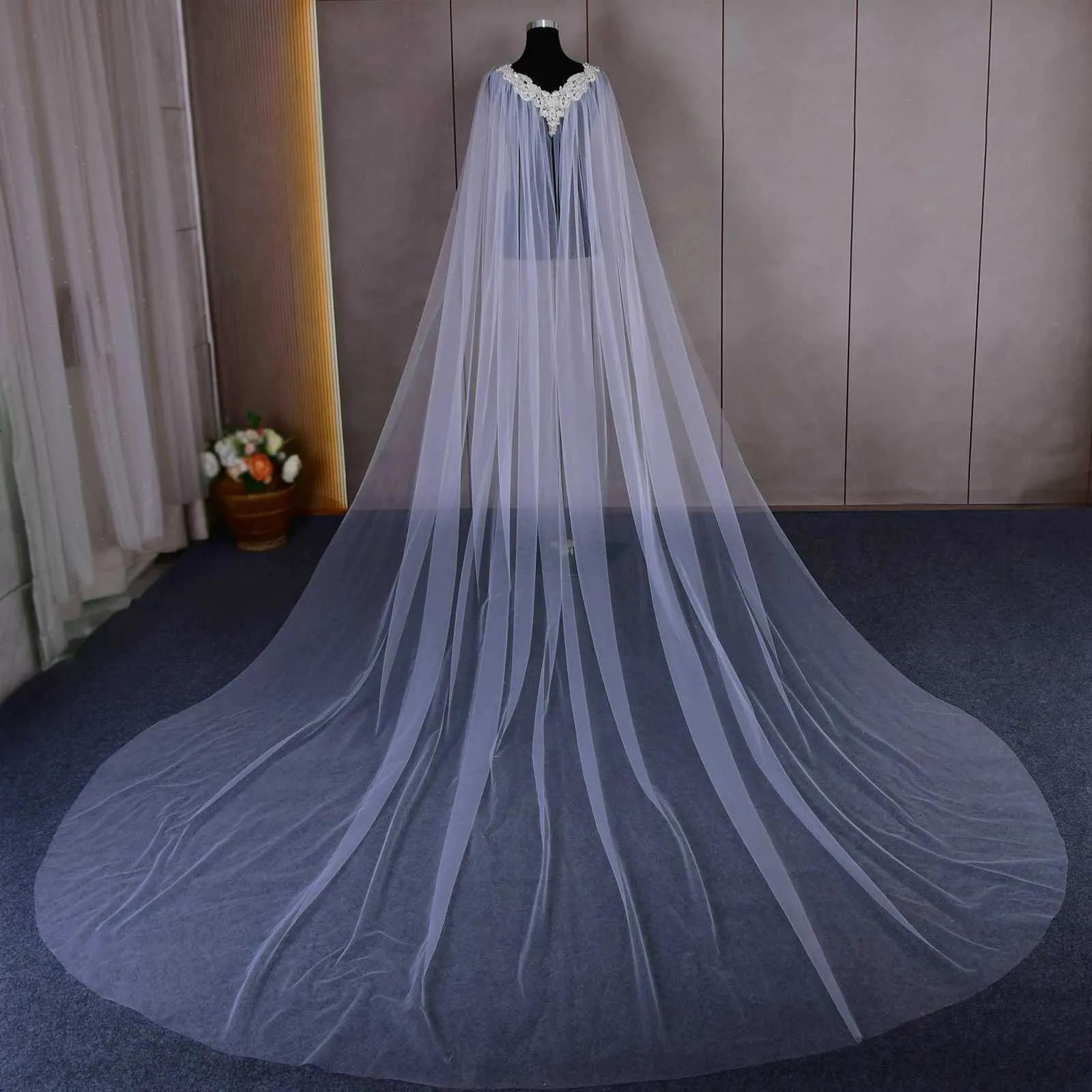 Bijoux de cheveux de mariage Femmes Cape Vg74 Long Bridal Bolero Cloak Mariage Capes Veil 3D Fleurs ACCESSOIRES DE MARIAGE POUR BRID