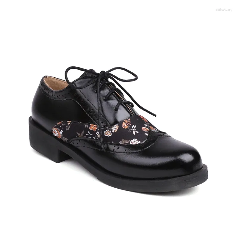 Casual Shoes Plus Size Printed Fabric Panel Microfiber Muller Hollowed-Out Round Hole Flower Mönster lågklackade kvinnors pumpar