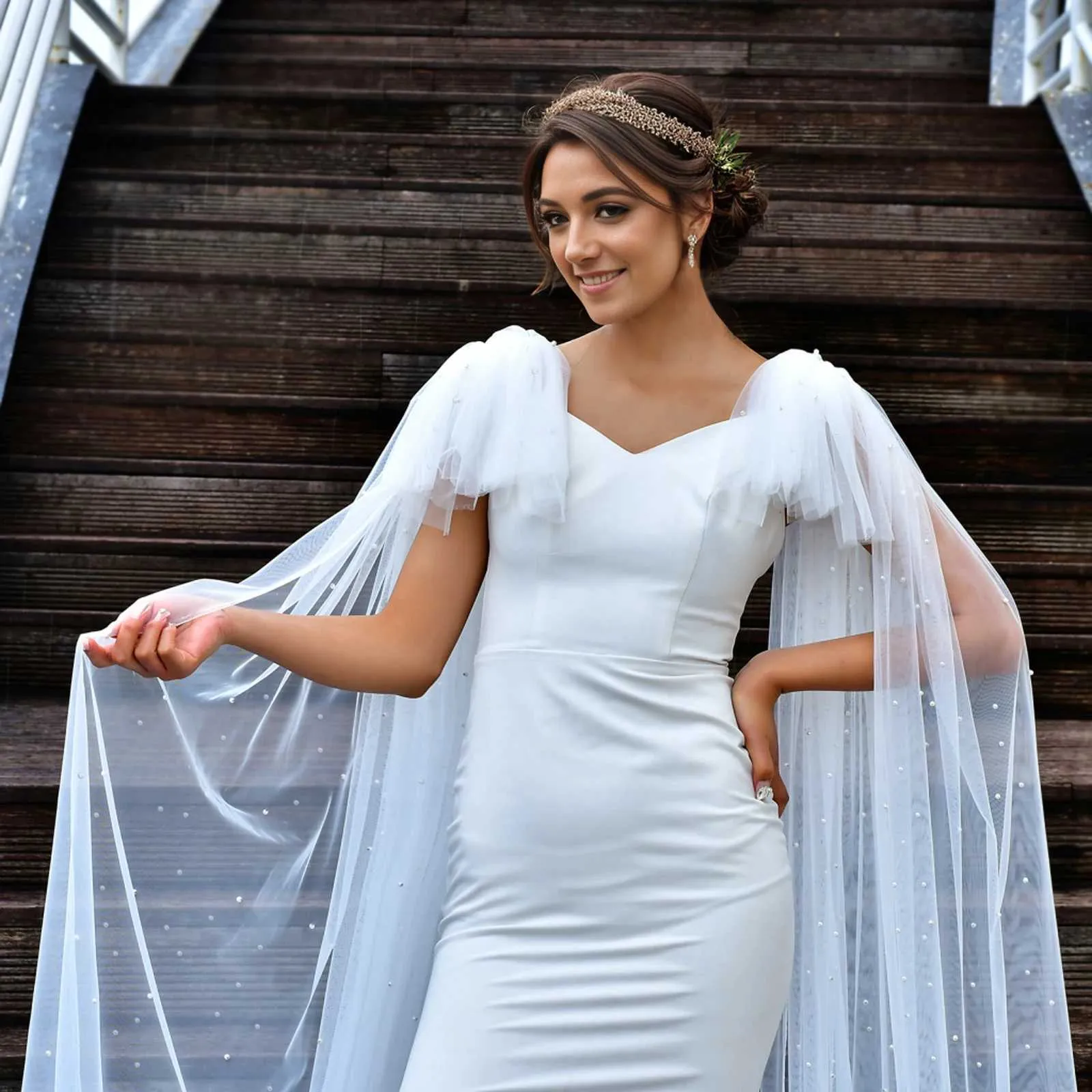 Haarsieraden MZB22 Elegante bruidssluier met vleugels Sexy haltercape Parels Bruiloftsmantel Bolero Plus Size Damesfeest_voghion.com