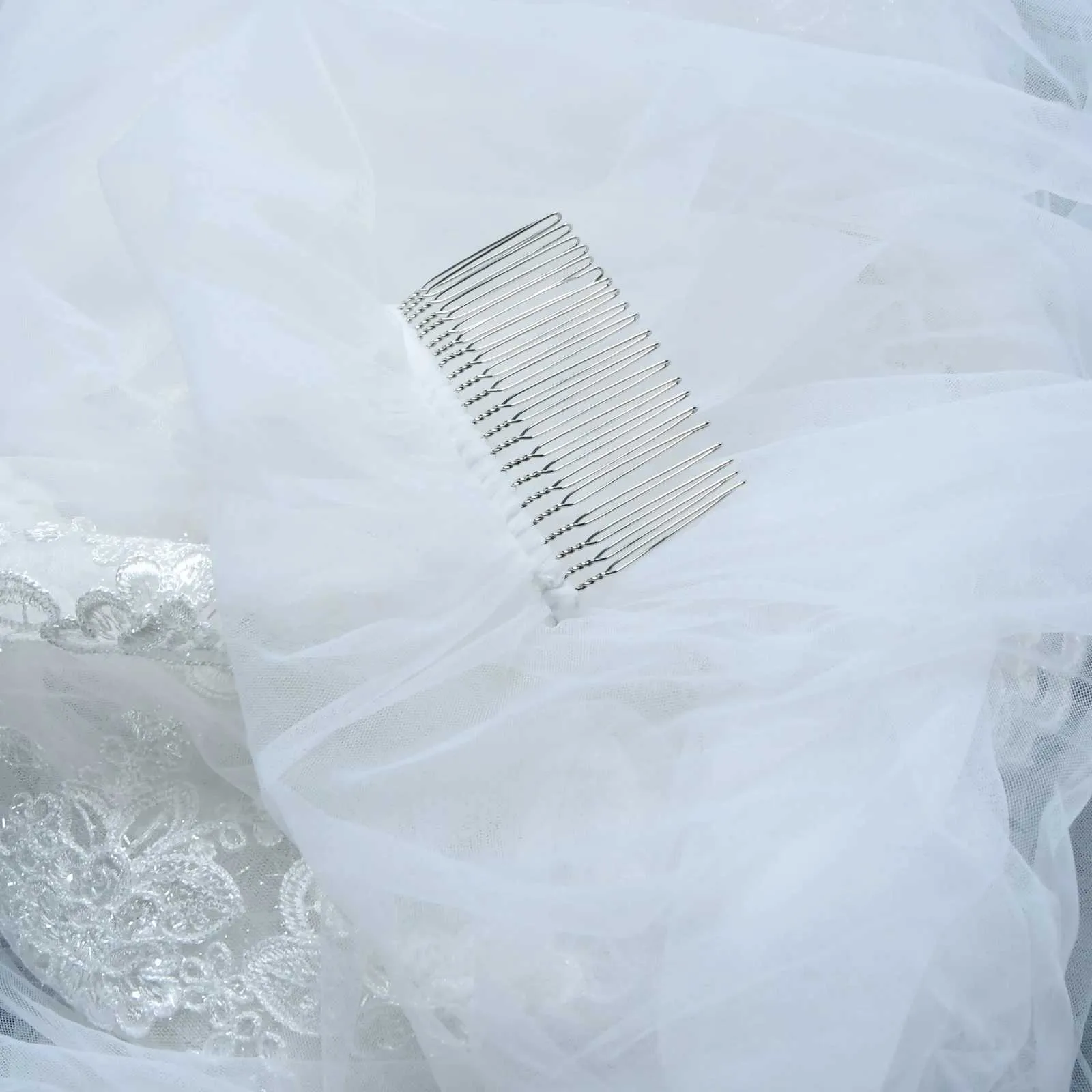 Langer Kathedralen Brautschleier Mit Spitzenbesatz Und Blusher_voghion.com