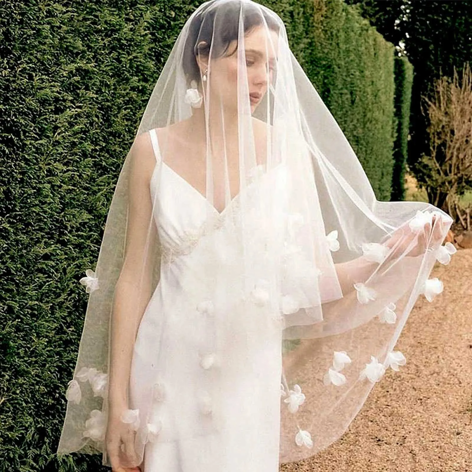 Hair Jewelry V111 2 Tier Blush Floral Wedding Veil Fabric 3D Flowers Scattered Drop Bridal Illusion with Comb Cover Face_voghion.com